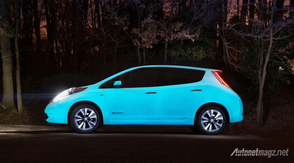 Berita, Nissan-Leaf-glow-in-the-dark: Wow, Nissan Membuat Cat Jenis Baru yang Bisa Menyala Dalam Kegelapan