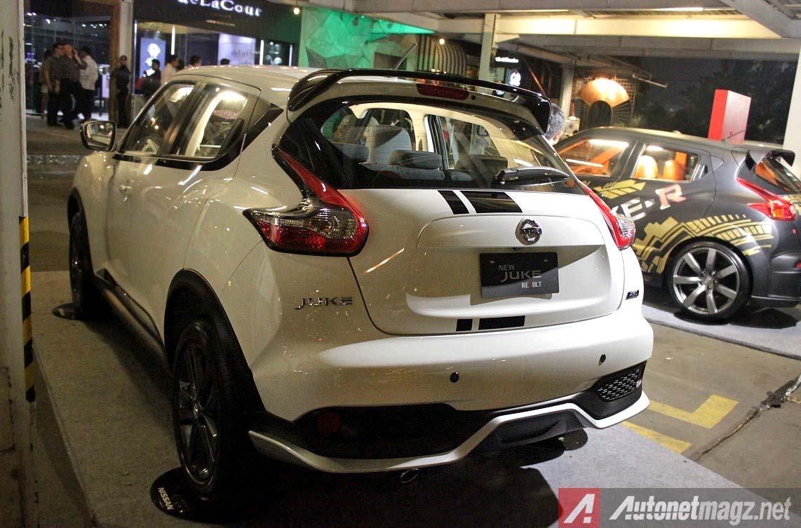 Mobil Baru, Sensor parkir dan kamera mundur Nissan Juke baru rear parking camera: First Impression Review Nissan Juke Facelift 2015 dan Juke Revolt oleh AutonetMagz