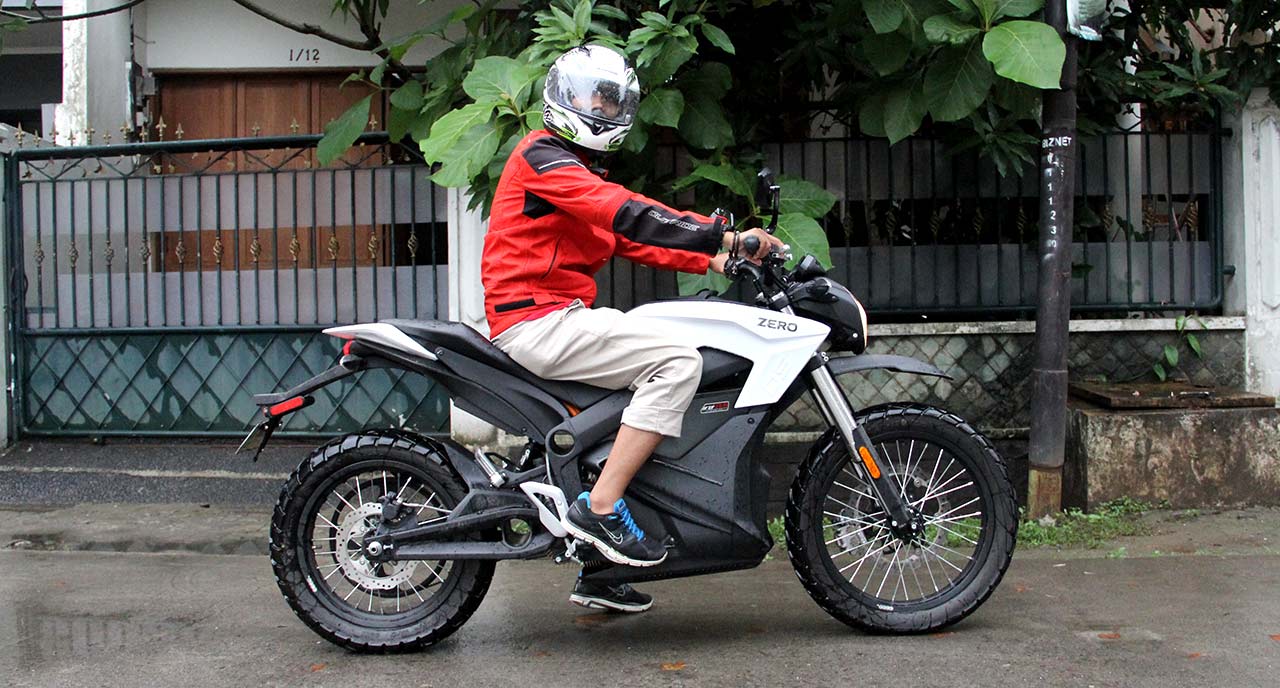 Motor Baru, Zero-DS-Riding-Position: Test Ride Zero DS Indonesia: Ternyata Asik Juga!