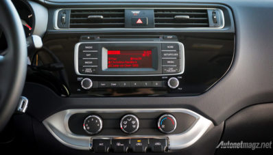 KIA Rio Facelift 2016 Versi Amerika Ternyata Beda dengan Versi Eropa KIA Rio Facelift 2016 Versi Amerika Ternyata Beda dengan Versi Eropa