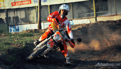 Viar Sabet Rekor MURI untuk Kegiatan Touring Keliling Indonesia dengan Cross X 200 SE