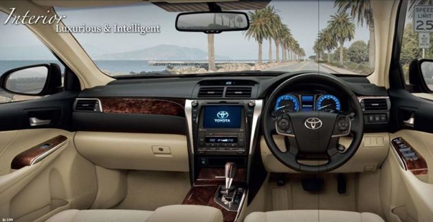 Interior-Toyota-Camry-Hyrbrid-2015