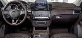 Mercedes-Benz-GLE-2016-Center-Console