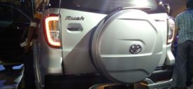 cup-holder-toyota-rush-facelift