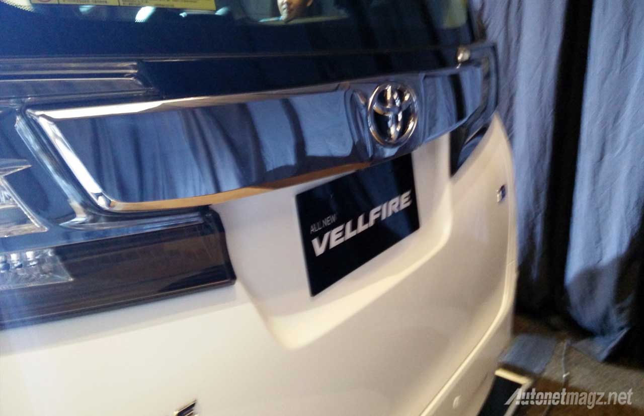 Berita, garnis-krom-toyota-vellfire: First Impression Review Toyota Alphard dan Vellfire 2015