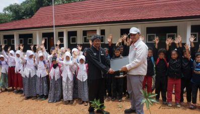 Nissan Motor Indonesia Sumbangkan Komputer ke 26 Sekolah untuk Sokong Pendidikan Nissan Motor Indonesia Sumbangkan Komputer ke 26 Sekolah untuk Sokong Pendidikan