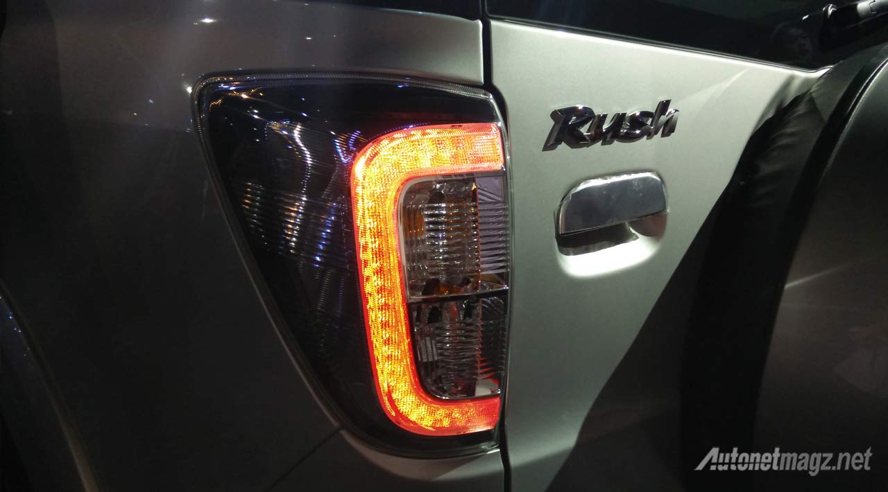 Mobil Baru, lampu-rem-belakang-toyota-rush-facelift: First Impression Review Toyota Rush Facelift 2015 oleh AutonetMagz