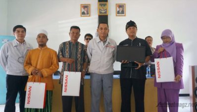 Nissan Motor Indonesia Sumbangkan Komputer ke 26 Sekolah untuk Sokong Pendidikan Nissan Motor Indonesia Sumbangkan Komputer ke 26 Sekolah untuk Sokong Pendidikan