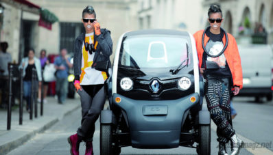 Remaja Prancis Berusia Mulai 14 Tahun Kini Boleh Mengendarai Renault Twizy Secara Legal Remaja Prancis Berusia Mulai 14 Tahun Kini Boleh Mengendarai Renault Twizy Secara Legal