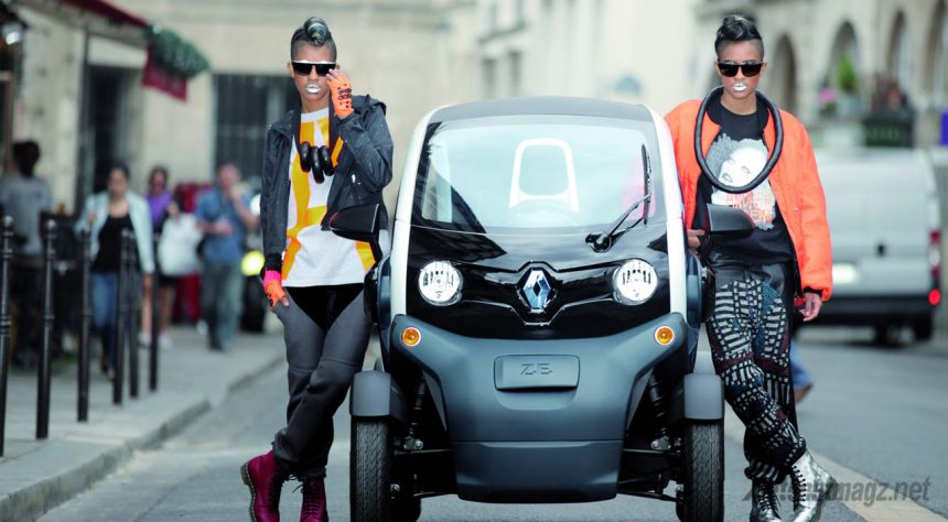 Remaja Prancis Berusia Mulai 14 Tahun Kini Boleh Mengendarai Renault Twizy Secara Legal Remaja Prancis Berusia Mulai 14 Tahun Kini Boleh Mengendarai Renault Twizy Secara Legal