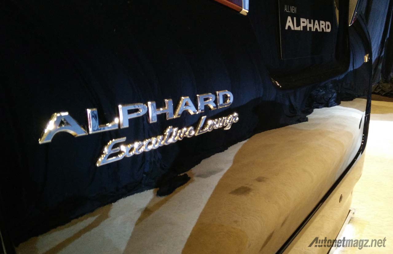 Berita, toyota-alphard-executive-lounge-emblem: First Impression Review Toyota Alphard dan Vellfire 2015
