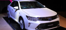 Toyota-Camry-facelift-hybrid-samping