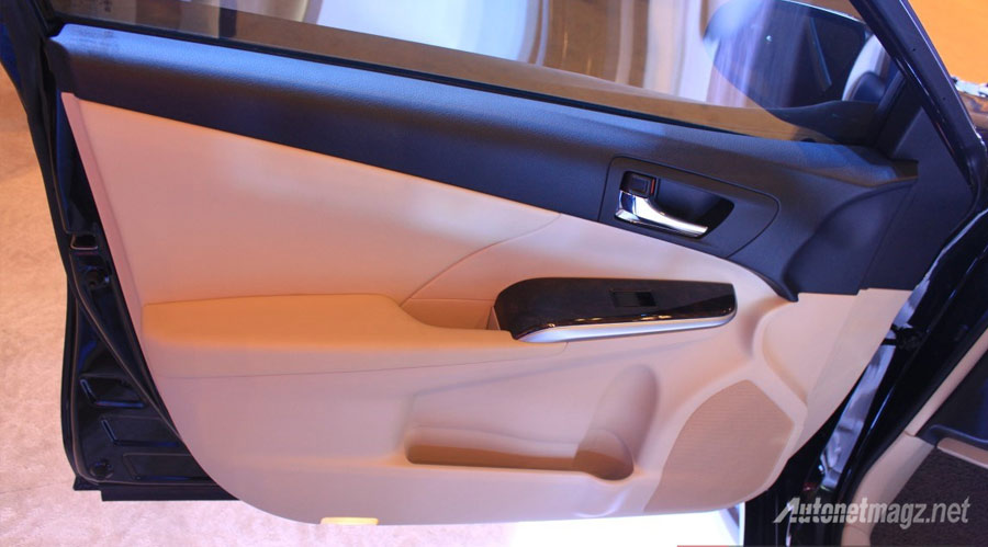 Berita, door-trim-toyota-camry-facelift: First Impression Review Toyota Camry Facelift 2015 oleh AutonetMagz