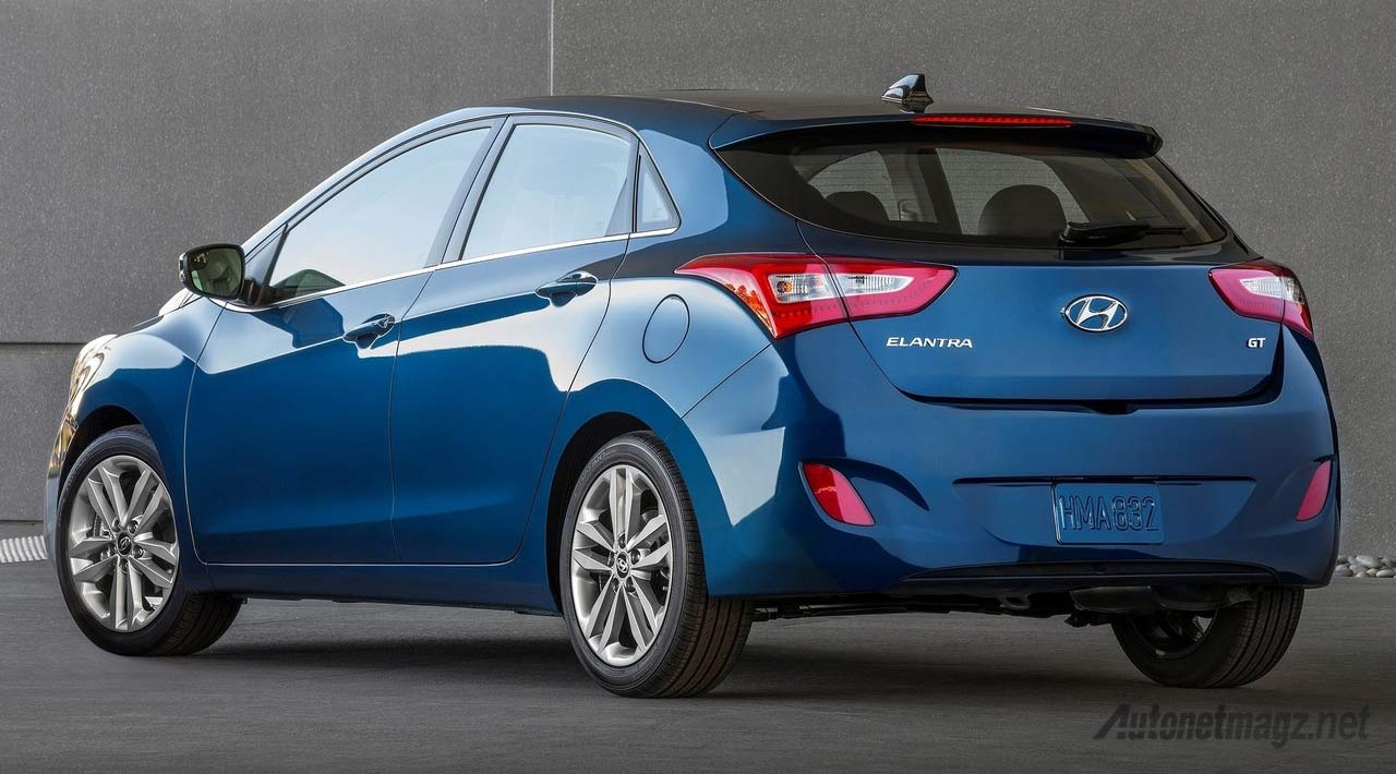 Berita, hyundai-elantra-gt-belakang: Hyundai Elantra Akan Ungkap Generasi Barunya	Akhir Tahun Ini