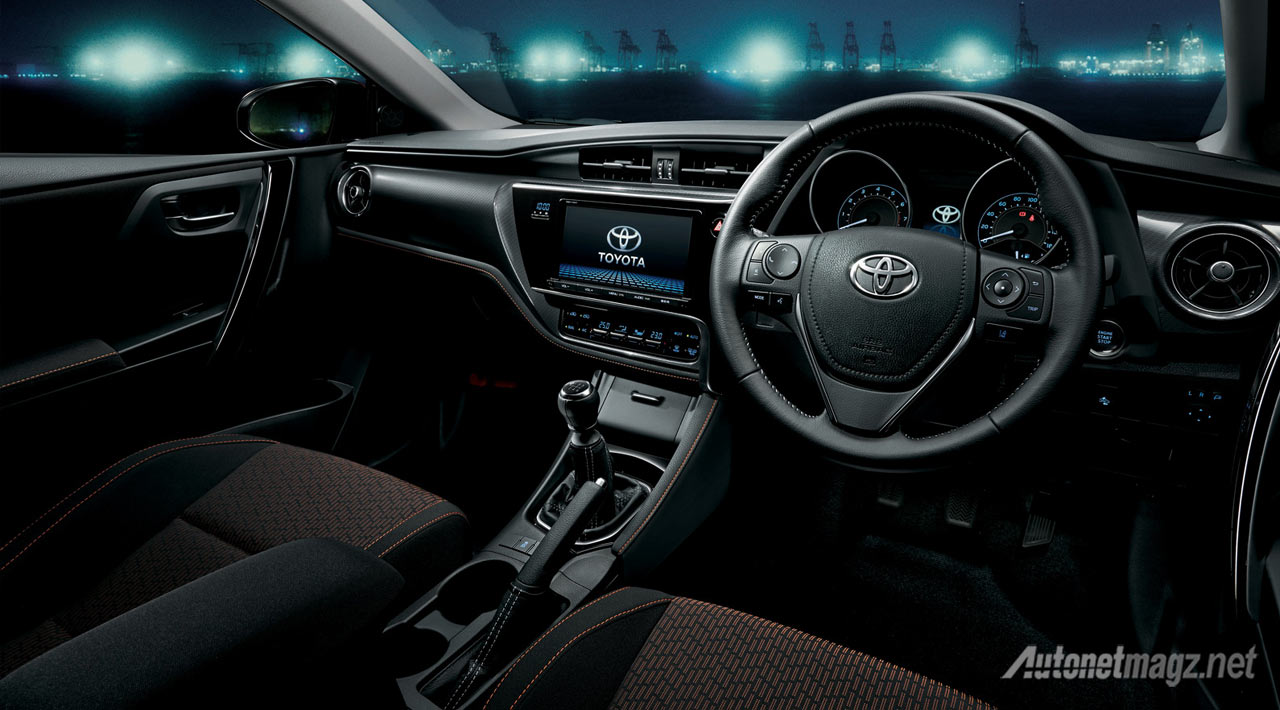 Berita, interior-toyota-auris-hitam: Toyota Auris Facelift Akhirnya Dapat Mesin Turbo dan Paket Fitur Safety