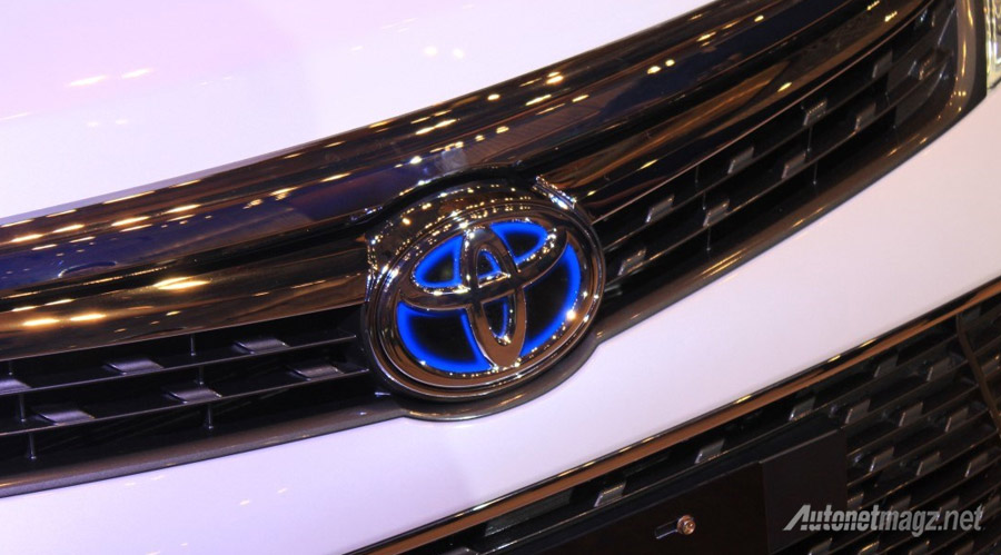 Berita, logo-toyota-camry-facelift-hybrid: First Impression Review Toyota Camry Facelift 2015 oleh AutonetMagz