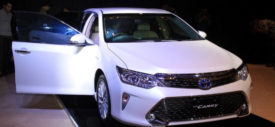 lampu-sein-Toyota-camry-facelift-hybrid