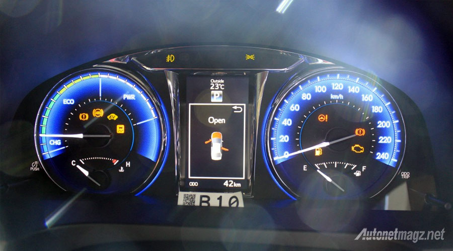 Berita, panel-instrumen-toyota-camry-facelift-hybrid: First Impression Review Toyota Camry Facelift 2015 oleh AutonetMagz
