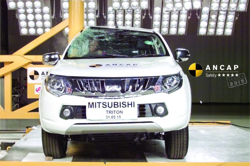 Berita, tes tabrak samping mitsubishi triton: Mitsubishi Triton 2015 Raih Lima Bintang di Uji Tabrak ANCAP