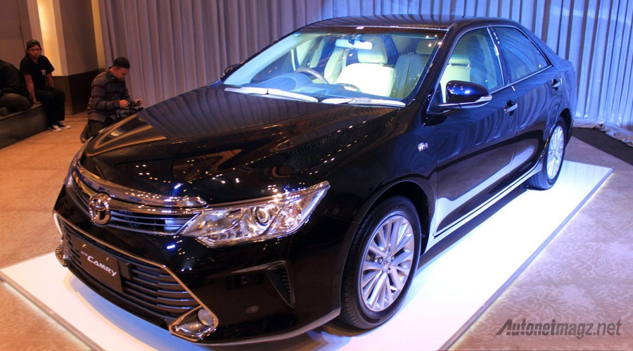 Berita, wallpaper-toyota-camry-v-non-hybrid: First Impression Review Toyota Camry Facelift 2015 oleh AutonetMagz