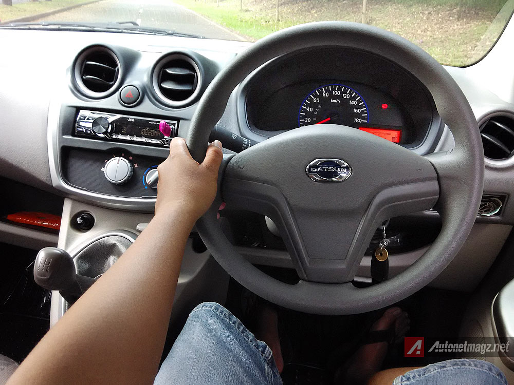 Datsun, Interior dashboard Datsun GO Panca: Review Datsun GO Panca Hatchback Indonesia with Video