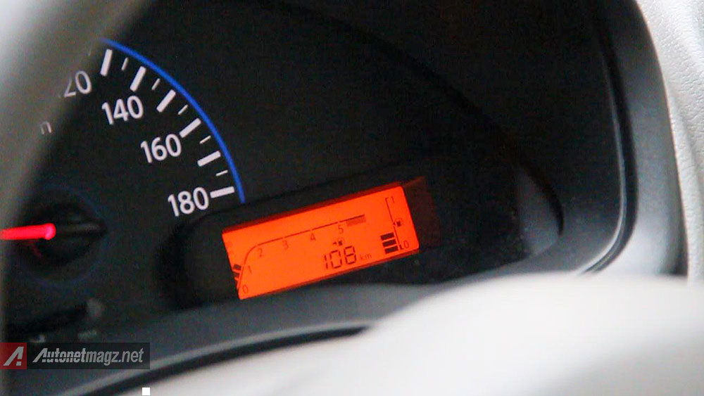 Datsun, MID Multi Information Display di speedometer Datsun GO Panca hatchback: Review Datsun GO Panca Hatchback Indonesia with Video