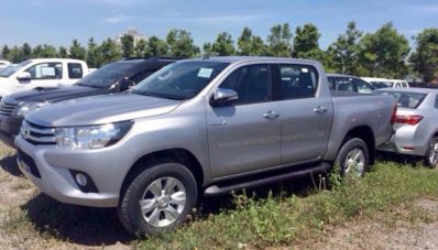 Yuk Simak Foto dan Fitur Toyota Hilux 2015 Baru, Komplit Lho! Yuk Simak Foto dan Fitur Toyota Hilux 2015 Baru, Komplit Lho!