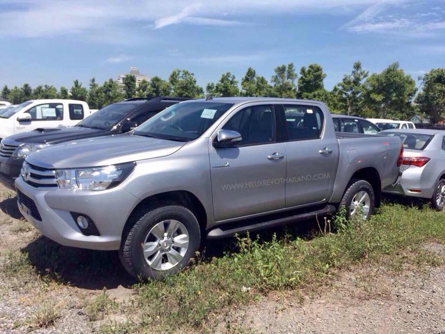 Yuk Simak Foto Dan Fitur Toyota Hilux 2015 Baru Komplit Lho