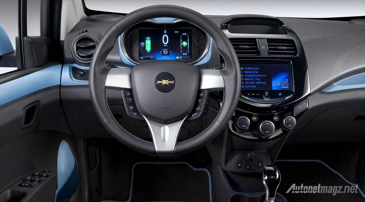 Berita, interior-Chevrolet-Spark-EV: Penjualan Chevrolet Spark EV Meningkat Nyaris 10 Kali Lipat