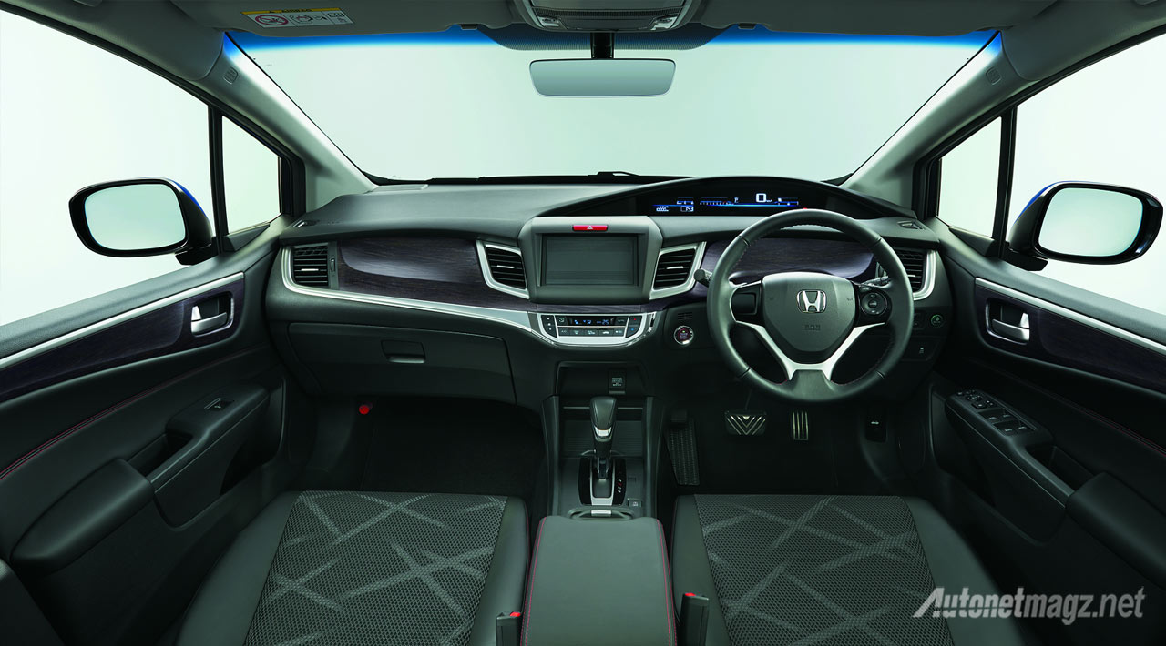 Berita, interior-hitam-honda-jade-rs: Honda Jade RS Pakai Mesin VTEC Turbo, Makin Sporty dan Dinamis!
