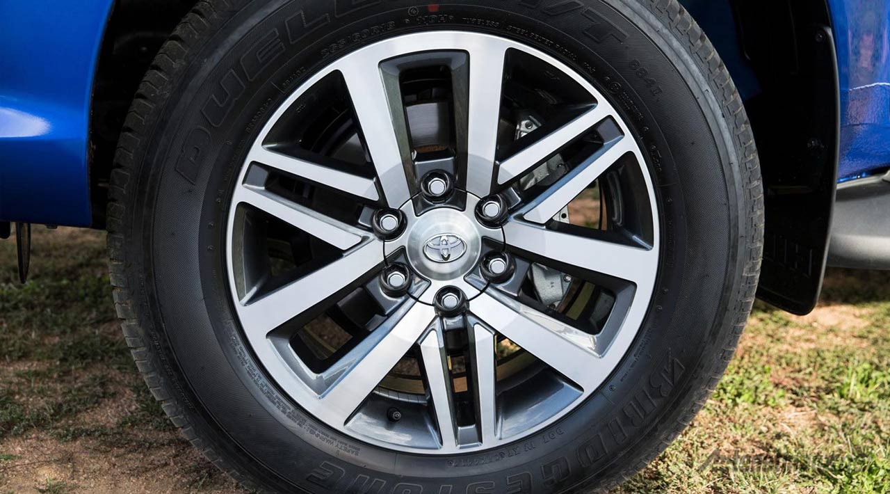 Mobil Baru, pelek-toyota-hilux: Akhirnya Toyota Hilux 2015 Baru Resmi Diluncurkan