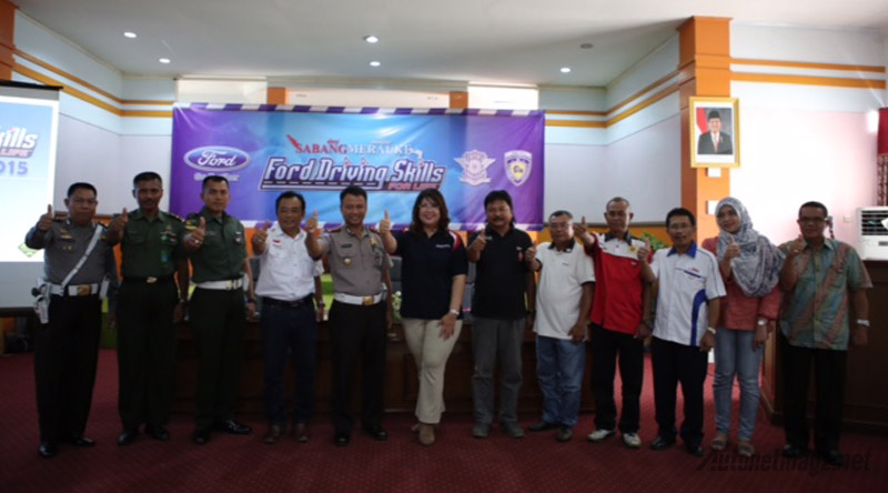 Berita, peserta-dsfl-banjarmasin: Ford Driving Skills For Life Rambah Banjarmasin, Makassar dan Jayapura