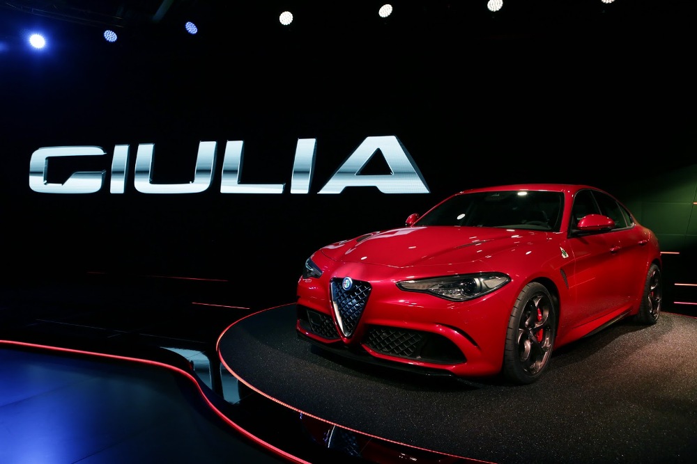 International, Alfa-Romeo-Giulia-launching-headlamp: Alfa Romeo Giulia Muncul Ke Publik, Versi QV Bertenaga 510 HP