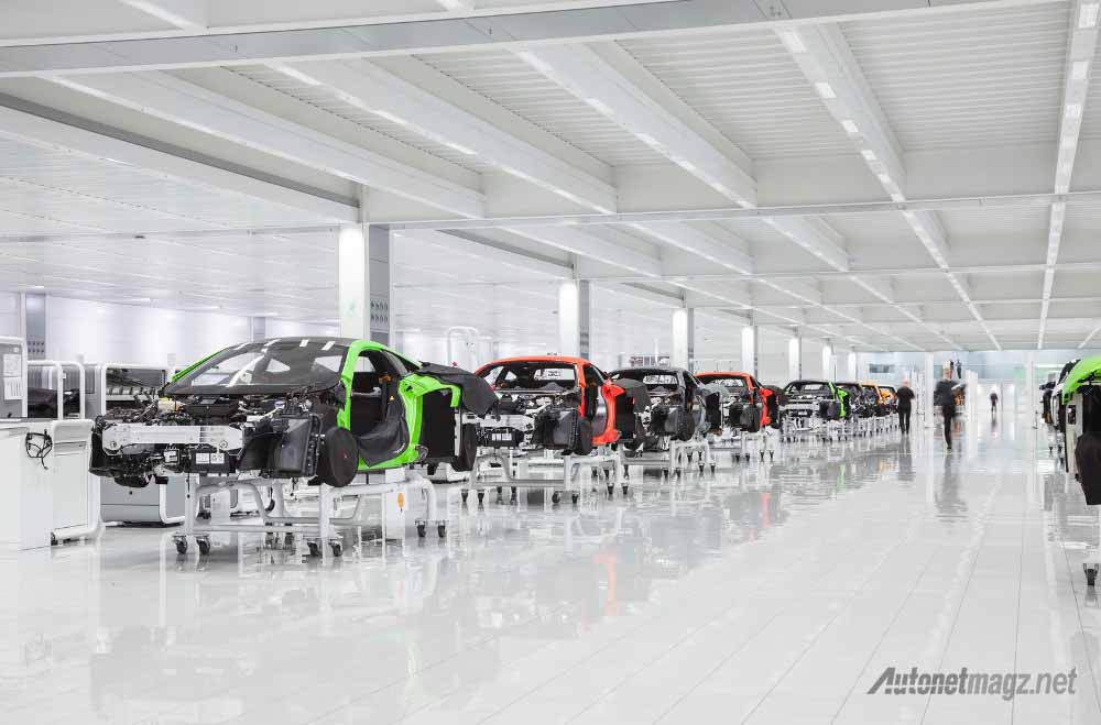 Berita, gedung-pabrik-McLaren-plant-1: Mclaren : 2 Tampilan Baru Entry Level Untuk Tahun 2016 dan 2017