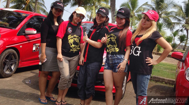 Berita, honda-brio-community-ladies: Honda Brio Community Lakukan Touring Beramai-Ramai ke Anyer