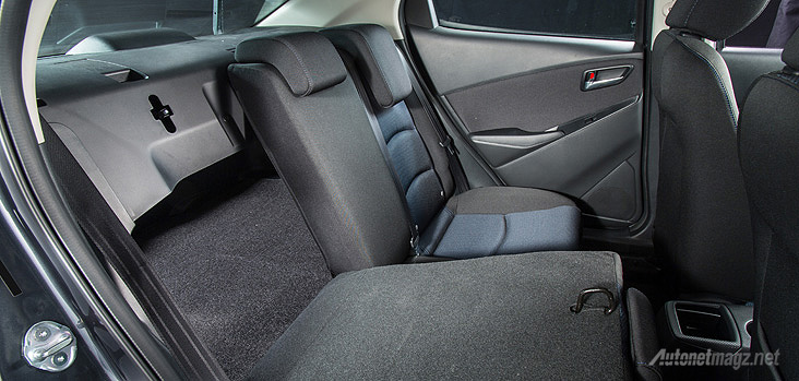 Berita, kabin interior Yaris sedan 2015: Toyota Jual Scion iA di Kanada Sebagai Yaris Sedan