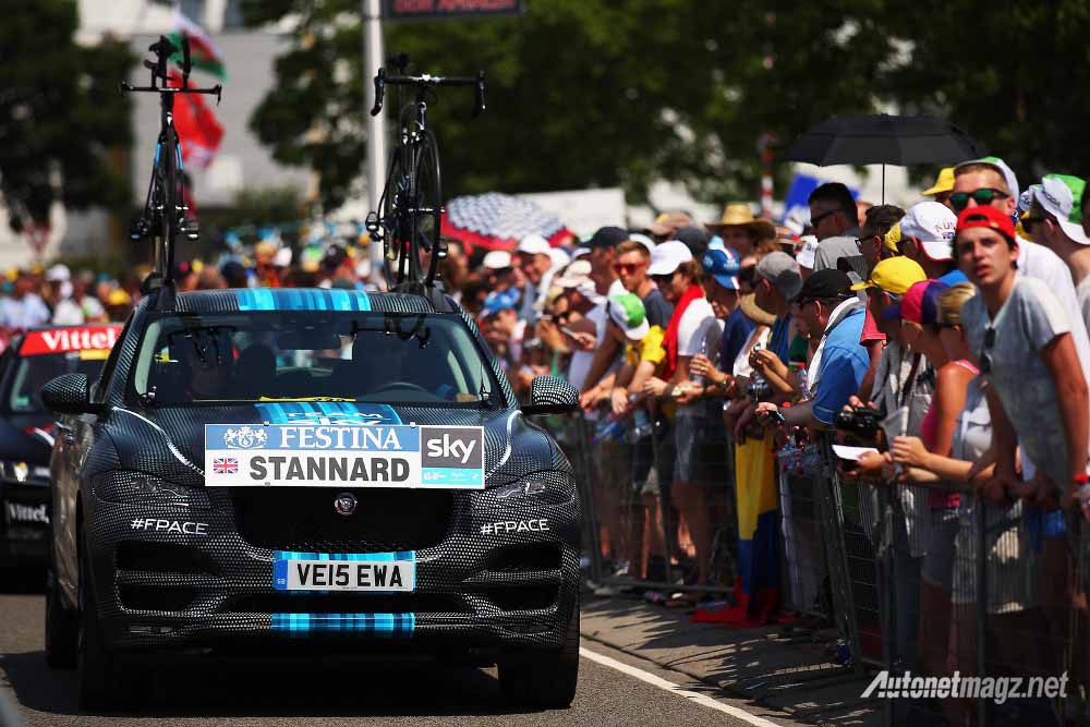Berita, XXX in action during the first stage of the 2014 Tour de France,: Debut Pertama Jaguar F-Pace Sebagai Mobil Support Tour De France