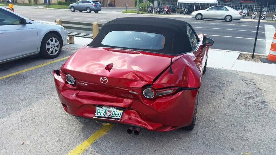 Berita, mazda-mx5-crash-rear: Mazda Amerika Ganti MX-5 Pertama yang Kecelakaan Dengan Unit Baru Secara Gratis!
