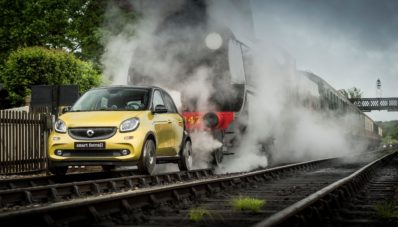 Weh, Smart Forfour Ini Dimodifikasi Untuk Berjalan Di Rel Kereta Api!