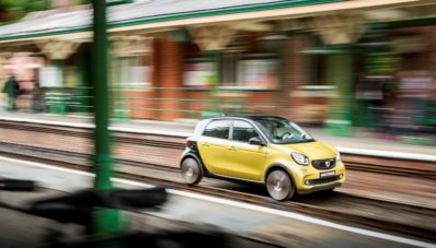 Weh, Smart Forfour Ini Dimodifikasi Untuk Berjalan Di Rel Kereta Api!