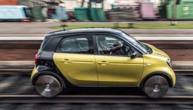 Weh, Smart Forfour Ini Dimodifikasi Untuk Berjalan Di Rel Kereta Api!