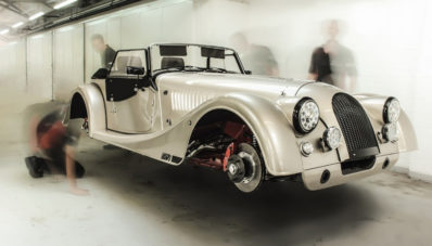 Morgan AR Plus 4 Dengan Mesin Cosworth 225 HP, Sportscar Berbentuk Klasik