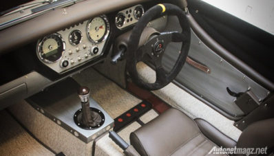 Morgan AR Plus 4 Dengan Mesin Cosworth 225 HP, Sportscar Berbentuk Klasik