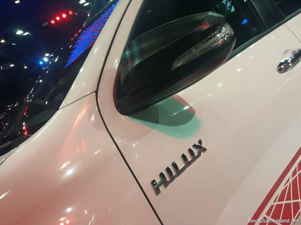 Berita, spion-toyota-hilux-revo-trd: Toyota Hilux 2015 Sudah Dipermak oleh TRD Sports, Ini Hasilnya!