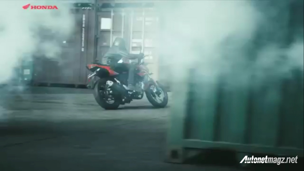 Berita, video-teaser-honda-cb150r-belakang: Lagi, Honda Tebar Video Teaser Honda CB150R Facelift, Lagi-Lagi Siap Bulan Agustus!