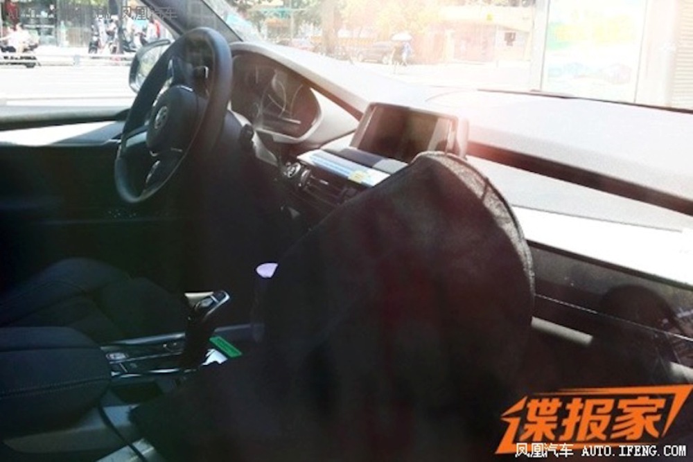 Berita, BMW-seri-1-sedan-tertangkap-di-china-depan-interior: BMW Seri 1 Sedan Tertangkap Basah Sedang Tes Jalan Di China