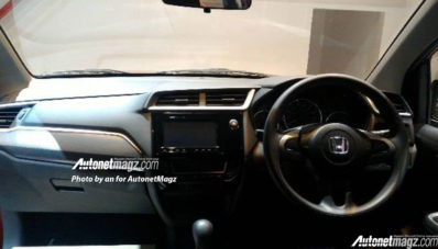 Ini Foto Bentuk Belakang dan Dashboard Honda BR-V Ini Foto Bentuk Belakang dan Dashboard Honda BR-V
