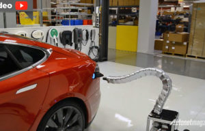 Keren, Charger Robotik Tesla Ini Bergerak Bak Ular Untuk Mencari Charger Port Pada Mobil! Keren, Charger Robotik Tesla Ini Bergerak Bak Ular Untuk Mencari Charger Port Pada Mobil!
