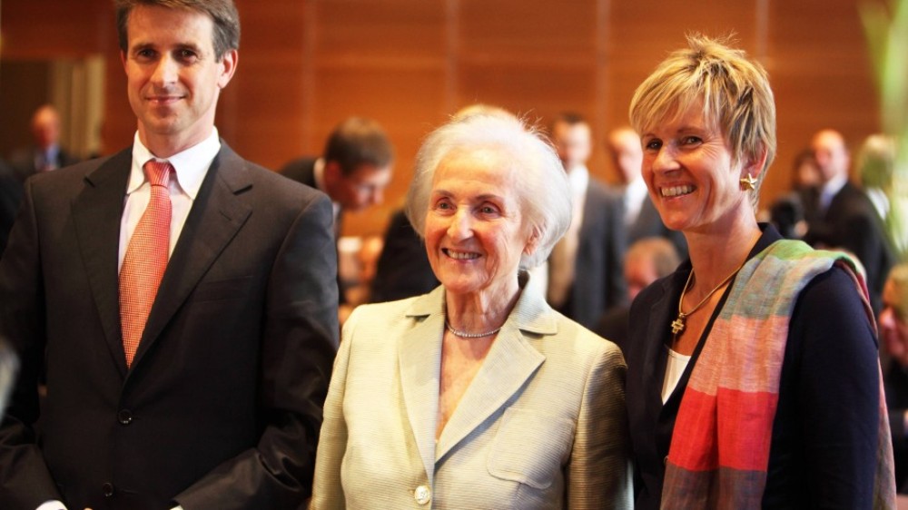 Berita, johanna-quandt-pemilik-bmw-bersama-anaknya: Pemilik BMW Group Johanna Quandt Meninggal Dunia di Usia 89 Tahun