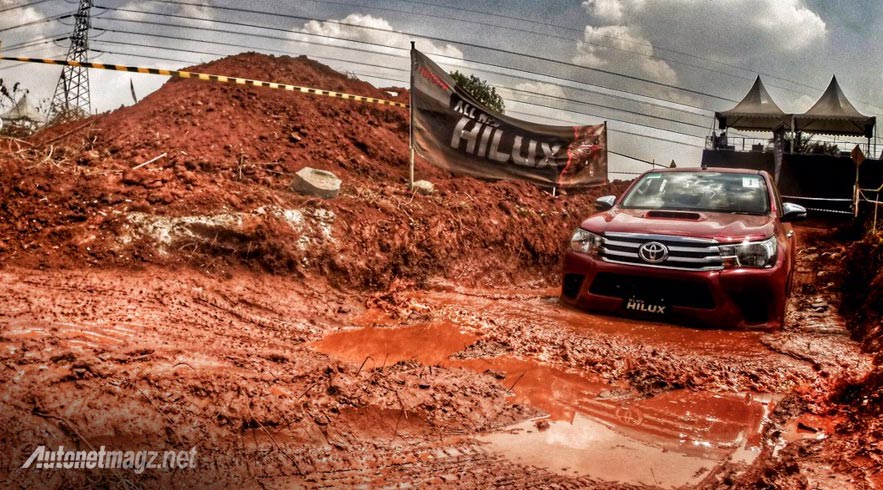 Berita, kelebihan Toyota Hilux baru: Toyota All New Hilux Hadir di GIIAS 2015, Paduan Kenyamanan dan Ketangguhan